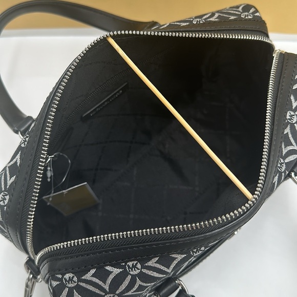 MICHAEL KORS JST TRAVEL MEDIUM DUFFLE SATCHEL SHOULDER CROSSBODY BAG MK BLACK - Picture 5 of 14